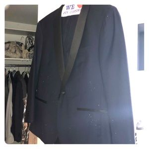 Men’s navy blue tuxedo